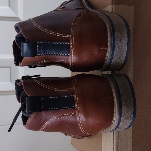 Shoes - Picture 3 of 4